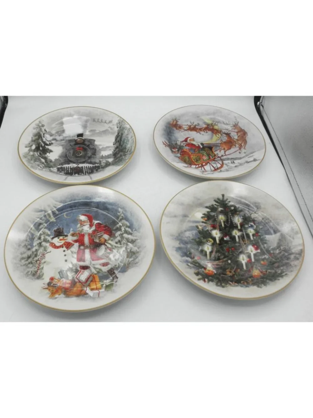 Nostalgic Santa by Pottery Barn 8-5/8 Inch Salad Plates Set of 4 Pattern PBANOS